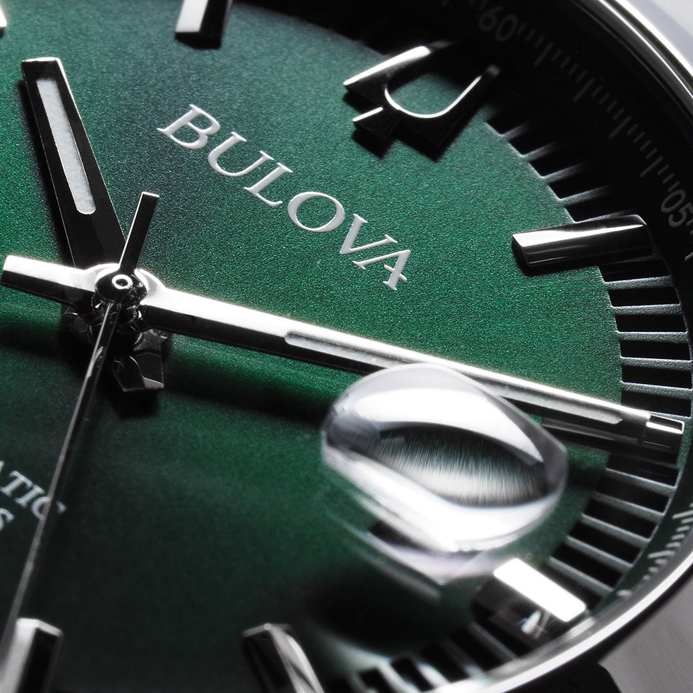 Relógio Bulova com Calendário e Lupa