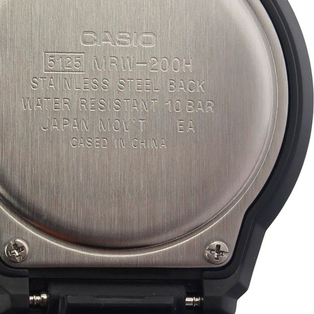 Détail de la montre noire de la collection Casio