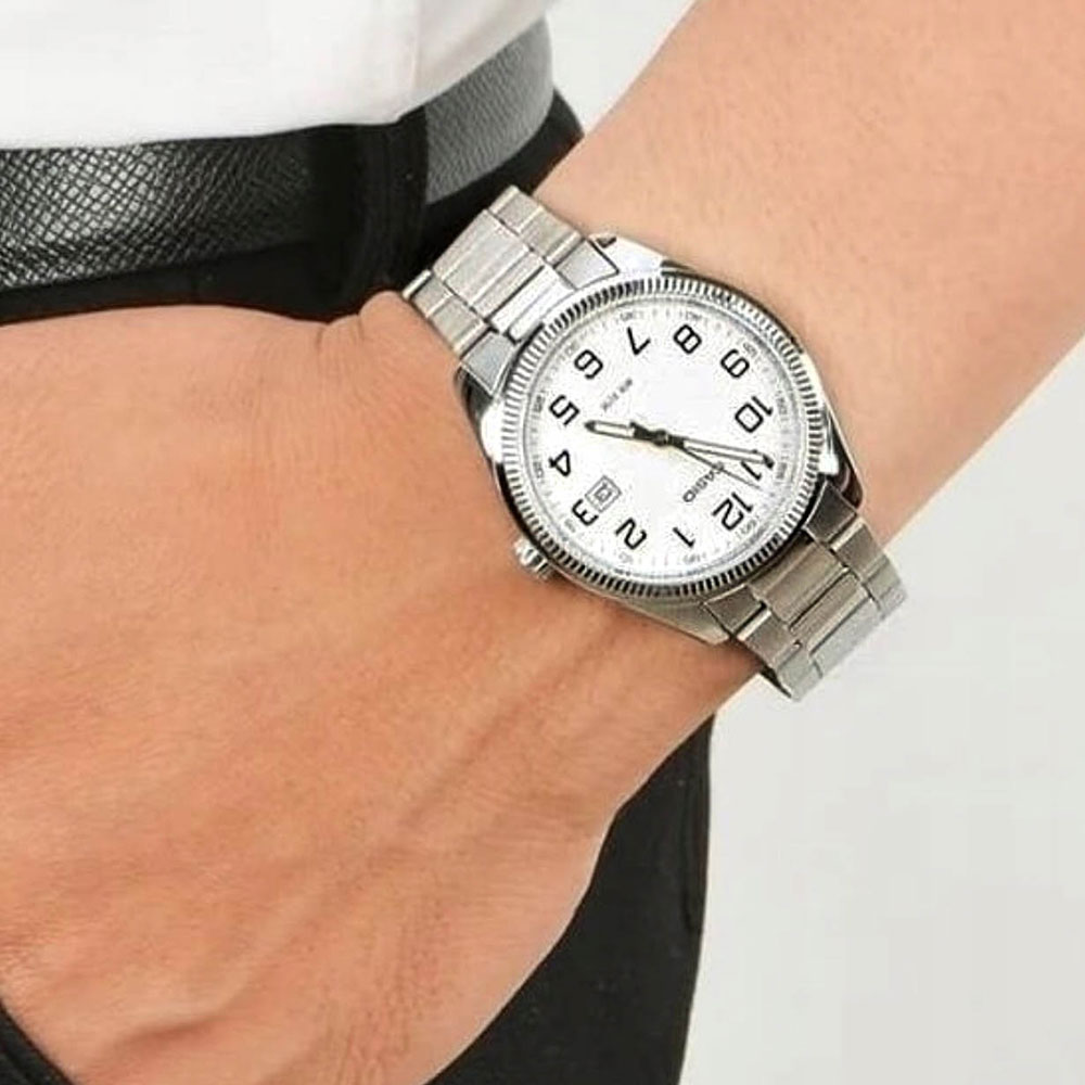 Weiße Uhr aus der Casio-Kollektion