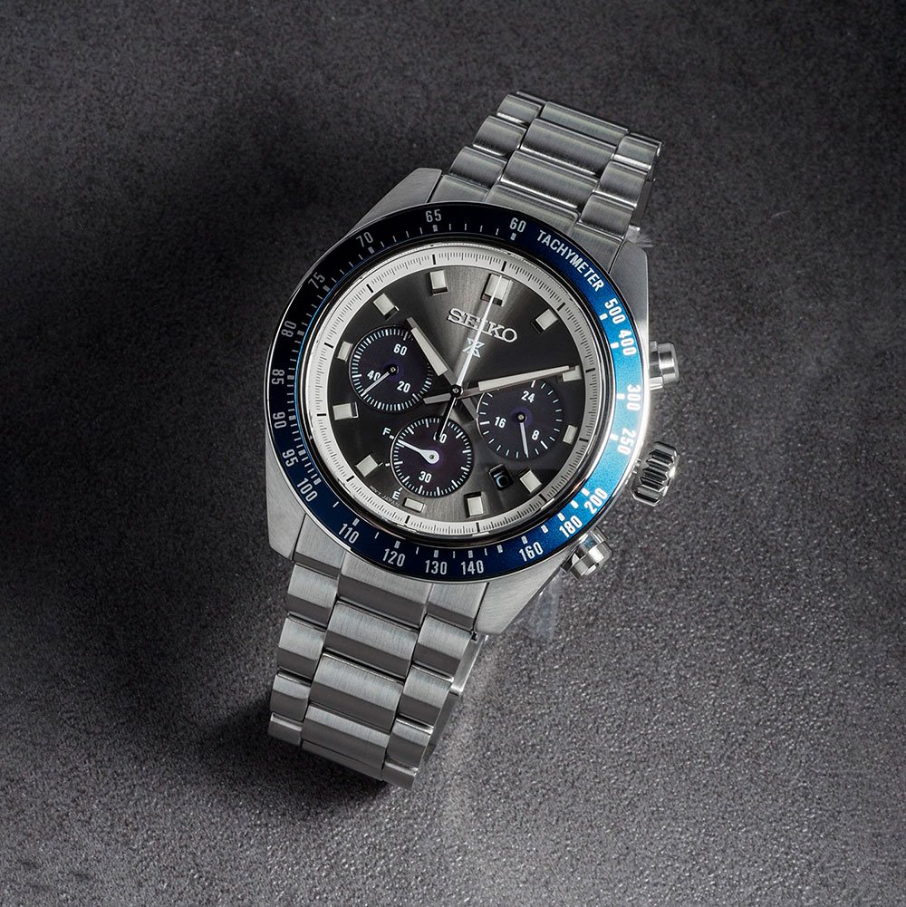 Seiko Speedtimer-Uhr mit blauer Lünette