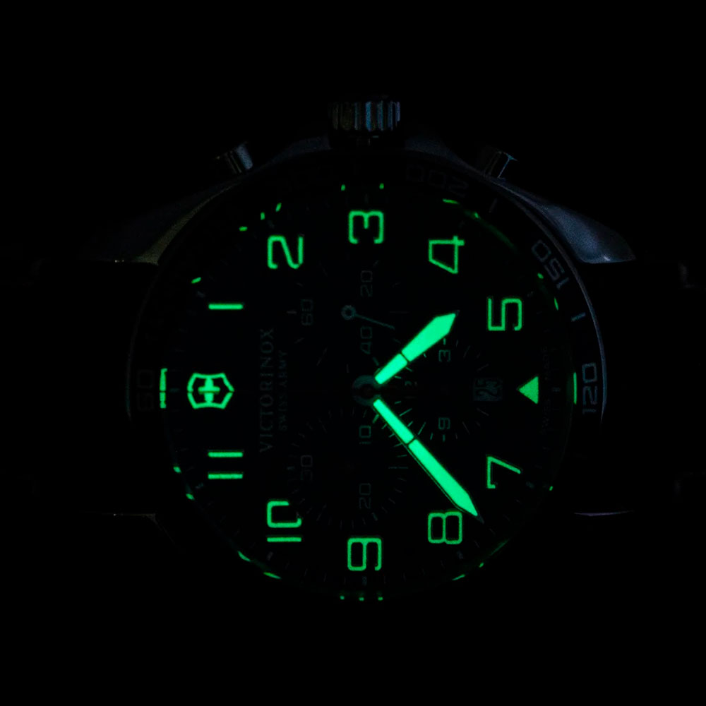 Uhr Victorinox mit Leuchtindizes