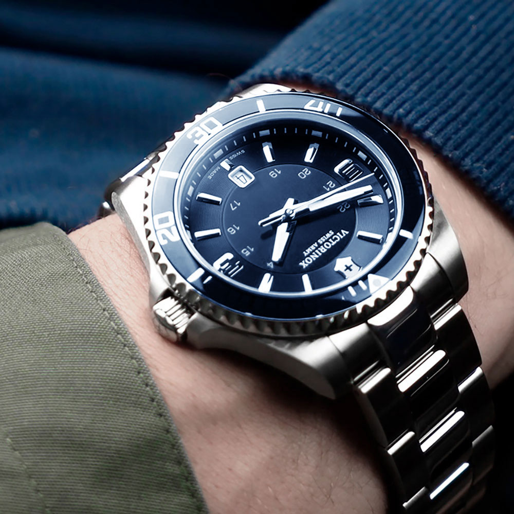 A watch that makes a difference: Victorinox V242007